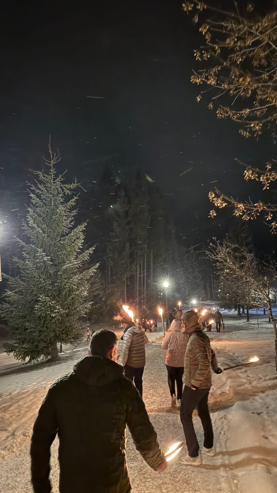 Fackelwanderung im Schnee bei der Adidas European Manager Conference in Tirol