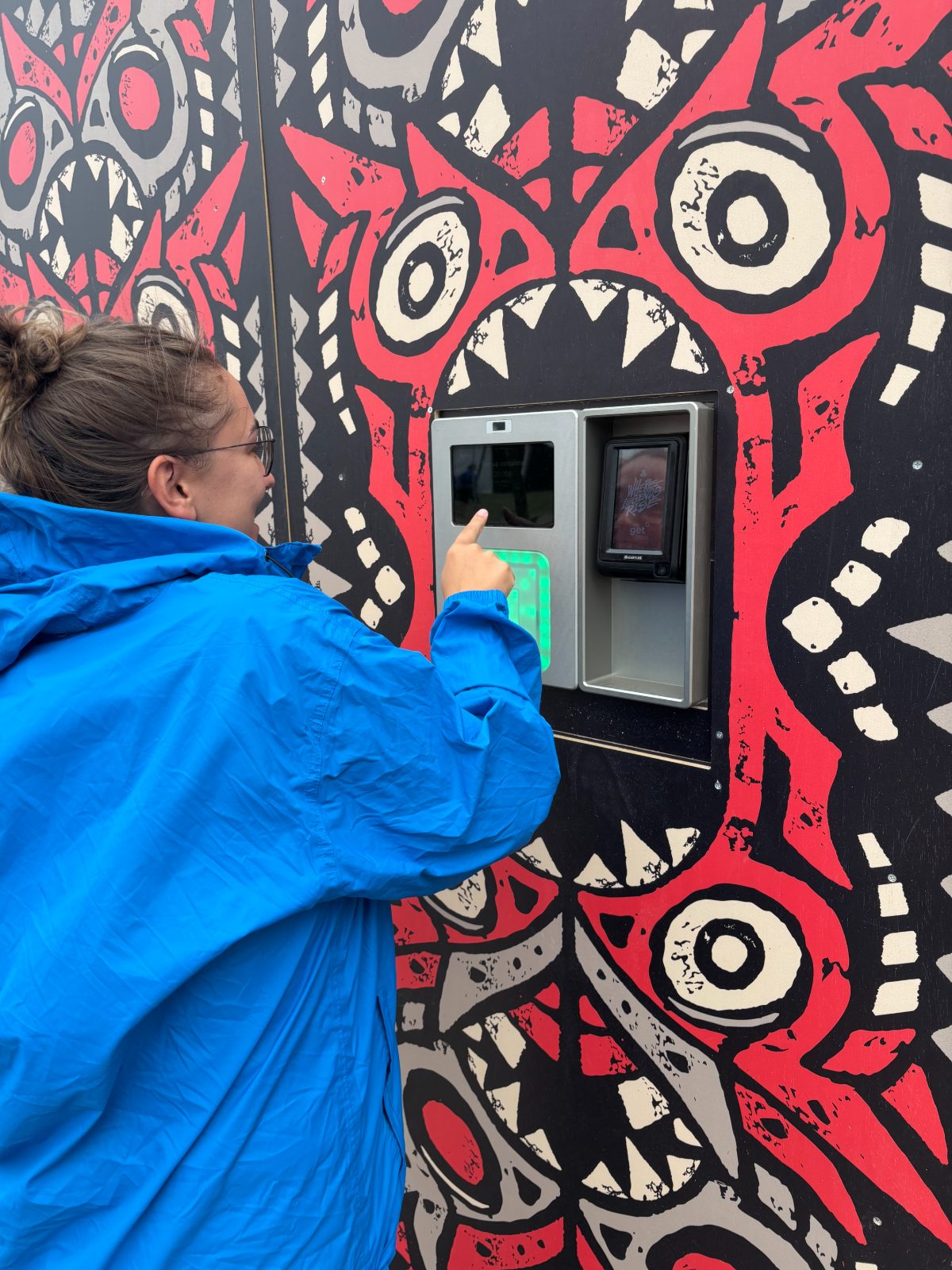 Cashless-Terminal im Einsatz beim Festival Defqon.1 in Walibi Holland