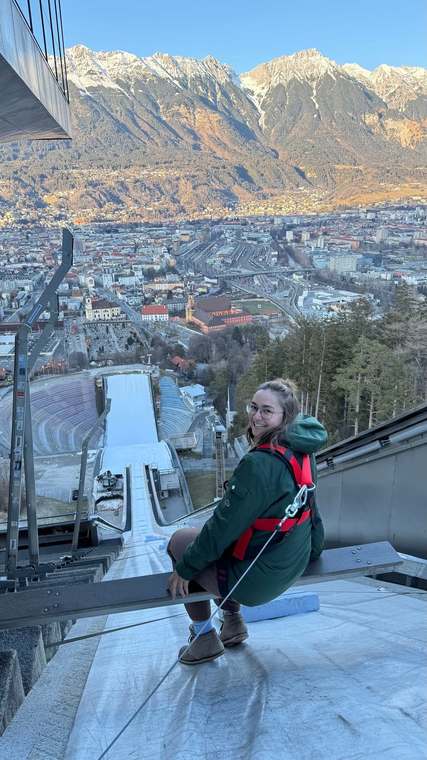 Ski-Action auf der Skisprungschanze beim Environ Incentive in Sölden