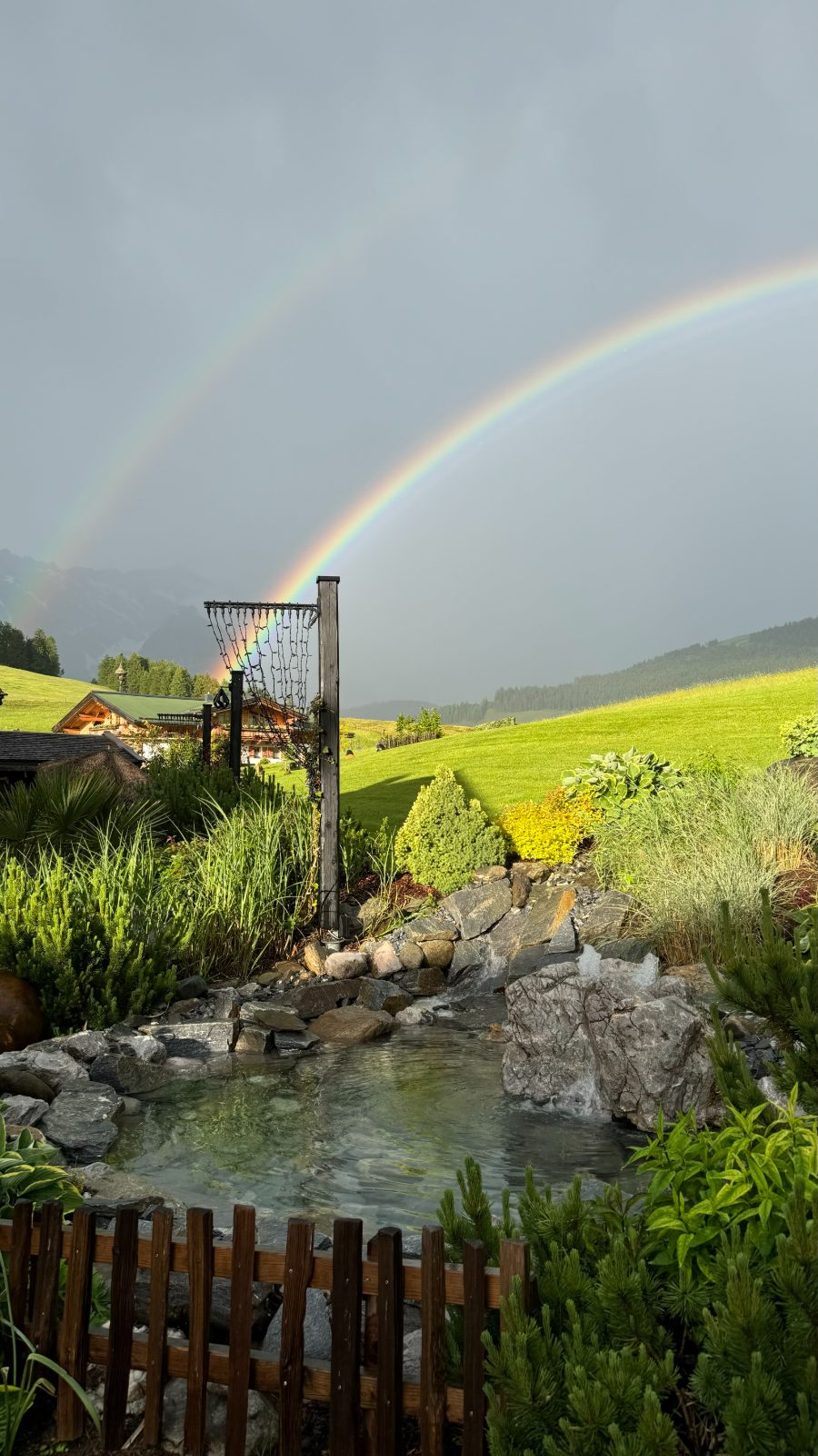 Regenbogen über der Alm beim Fieldfisher Sommer-Incentive in Saalfelden